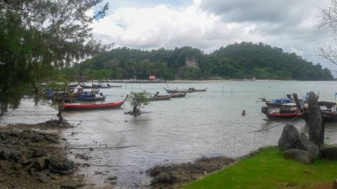 Güney Tayland 'da sabah ada ve deniz