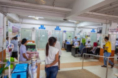 Bekleme odasındaki grup üyelerinin soyut bulanık arkaplanı