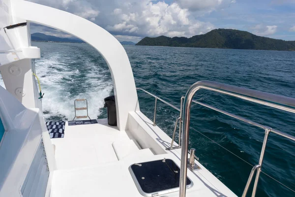Vue de croisière yacht de luxe à Phuket, Thaïlande — Photo