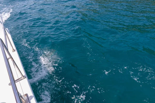 Vue de croisière yacht de luxe à Phuket, Thaïlande — Photo