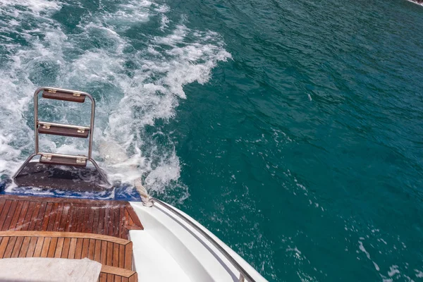 Vue de croisière yacht de luxe à Phuket, Thaïlande — Photo