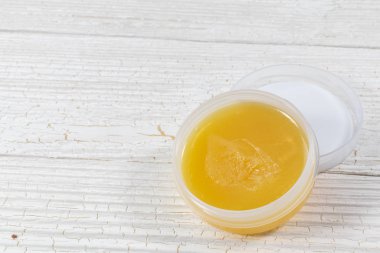 siyah deri kemer ve vizon yağı bakım ürünleri için