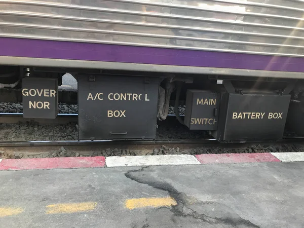 Contrôle, batterie, réservoir d'eau boîte de service de train à Thaïlande — Photo