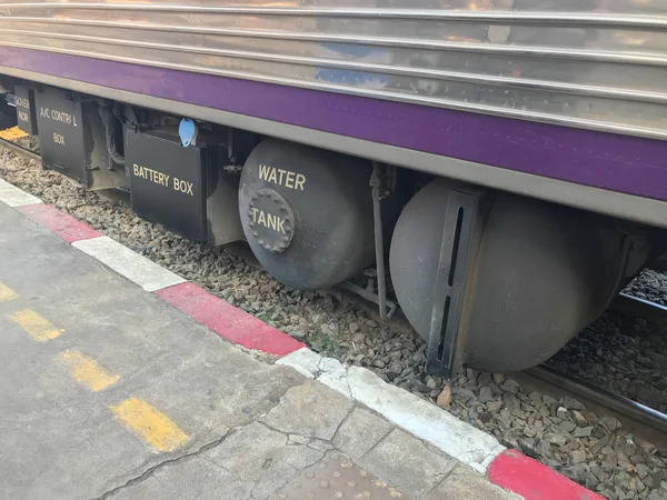 Controle, bateria, caixa de serviço do tanque de água do trem na Tailândia — Fotografia de Stock