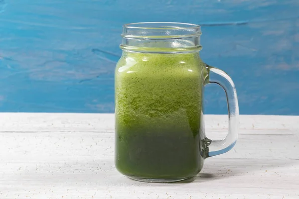 Close up of fresh green celery juice on glass — Stock Photo, Image