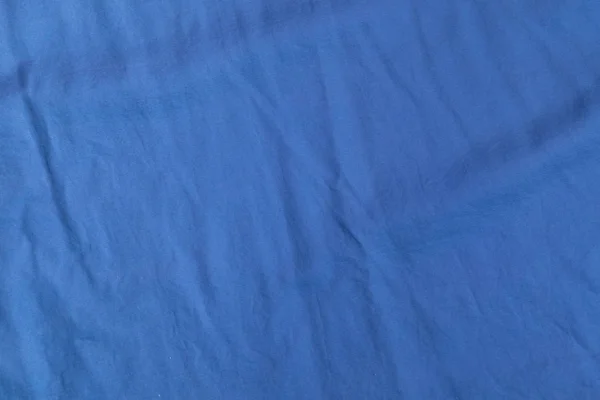 Фоновая текстура голубой рубашки из ткани морщины — стоковое фото