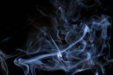 Joss stickon siyah arka planının soyut dumanı