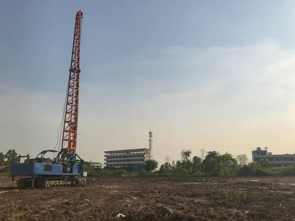 Máquinas de perfuração de estacas hidráulicas no local de construção — Fotografia de Stock