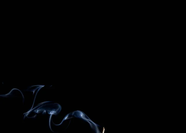 Joss stickon siyah arka planının soyut dumanı — Stok fotoğraf