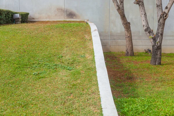 Janelas de vidro na casa moderna em Tailândia — Fotografia de Stock