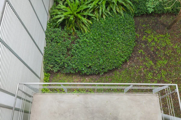 Escalera del moderno edificio de oficinas en Tailandia — Foto de Stock