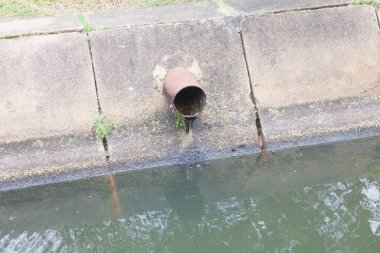 Tayland 'da eski beton drenaj suyu