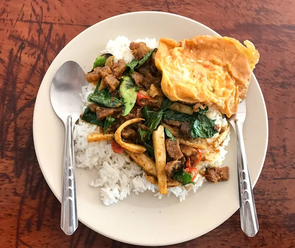 Porcs thaïlandais Piment Curry sur assiette blanche — Photo