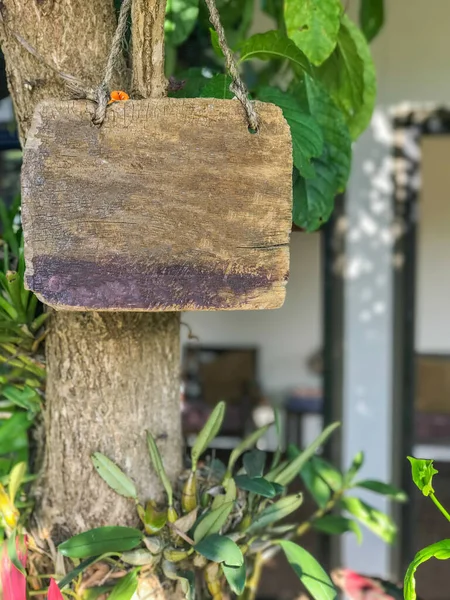 Cartel de pizarra negra afuera de la cafetería en Tailandia — Foto de Stock