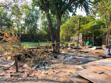 Eski ve terk edilmiş ev yıkım alanı, inşaat alanı.