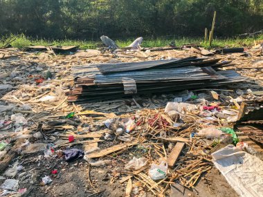 Eski ve terk edilmiş ev yıkım alanı, inşaat alanı.