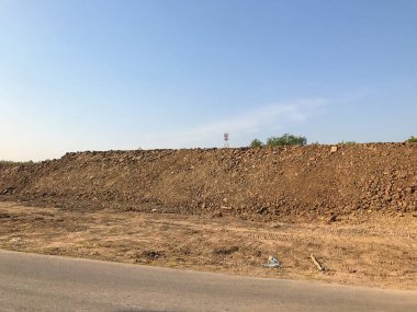 Tayland 'daki inşaat sahasında toprak yığını