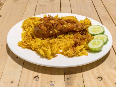 Tavuk biryani pirinç lezzetli ve sos