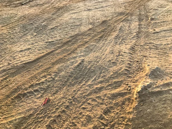 Rueda rastrea la suciedad en la carretera del país en Tailandia — Foto de Stock