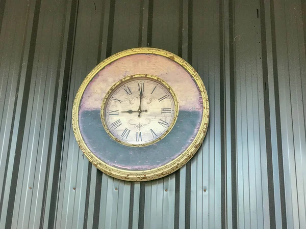 Vintage clock on the wall in thailand — 스톡 사진