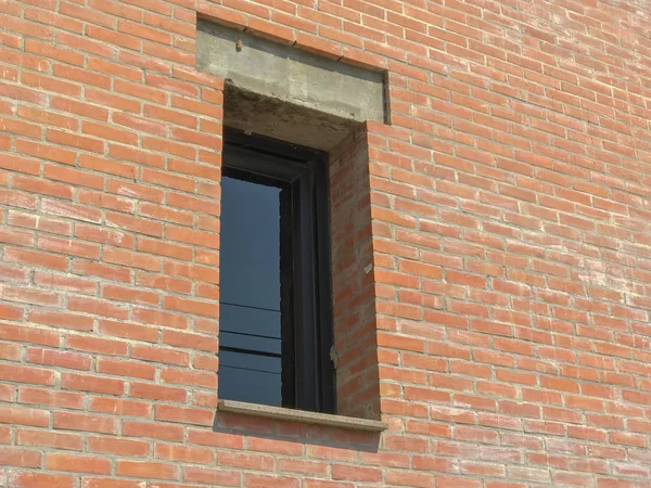 Metal window and red brick wall at thailand — Stock Photo, Image