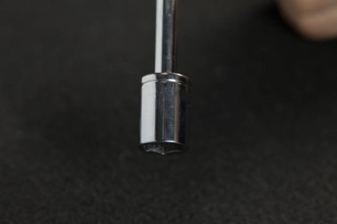 El 'e Ratchet anahtarıyla yaklaş