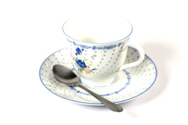 Beyaz arka planda izole edilmiş Çin çay fincanı.