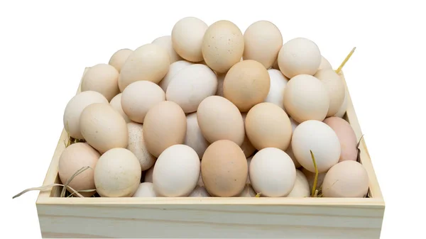 Стек свіжих яєць у коробці — стокове фото