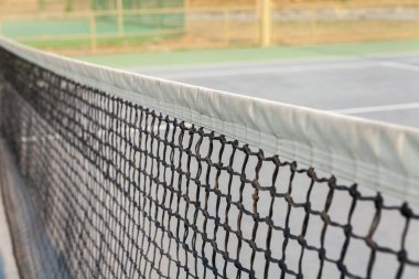 Tayland 'da güneşli bir günde tenis kortu