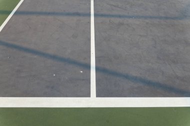 Tayland 'da güneşli bir günde tenis kortunda
