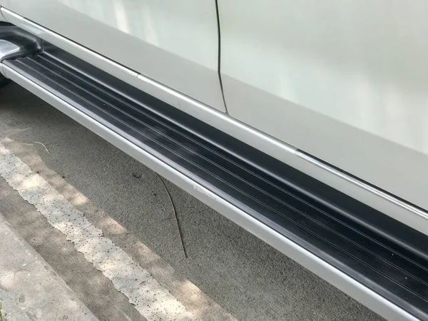 Pikapçı kamyonunun merdivenlerini kapatın.