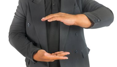 Beyaz izole edilmiş arka planda boyut gösteren bir iş adamı