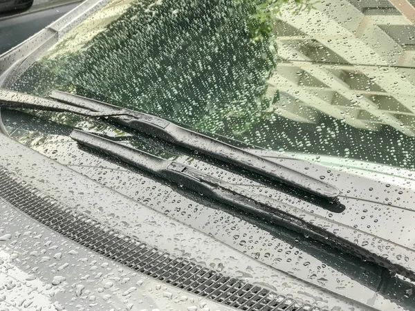 Κλείσιμο του Windshield του αυτοκινήτου μετά τη βροχή — Φωτογραφία Αρχείου