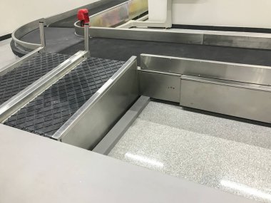 Tayland havaalanı gişesinde taşıma bandı