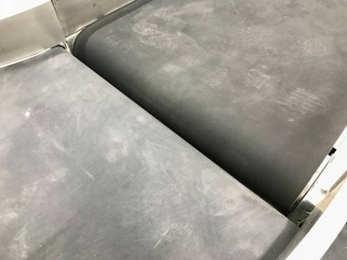 Tayland havaalanı gişesinde taşıma bandı