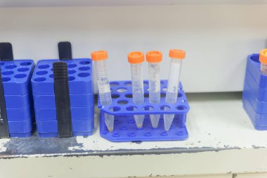 Duman başlıklı plastik santrifüj tüpü