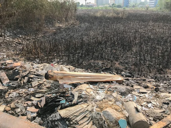 Ceniza procedente de la quema de arrozales en Tailandia — Foto de Stock