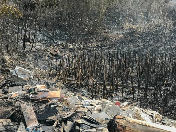 Cinzas da queima de campos de arroz na Tailândia — Fotografia de Stock