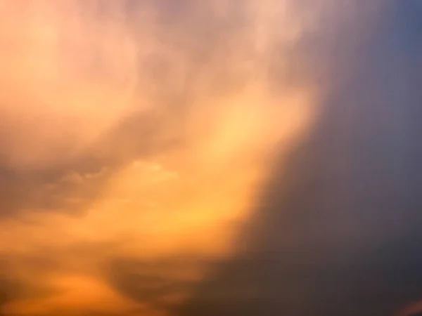 Absztrakt narancssárga ég este Thaiföldön — Stock Fotó