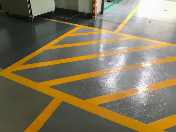 タイの工場の黄色の十字線 — ストック写真