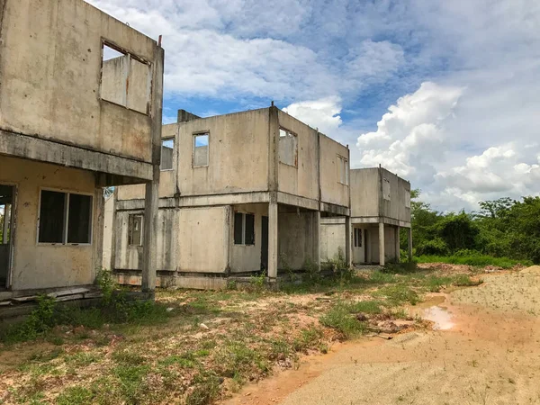 Casa inacabada en venta en Tailandia, casa en construcción — Foto de Stock