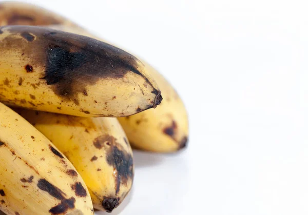 Nahaufnahme verrottender Bananen isoliert auf weiß — Stockfoto