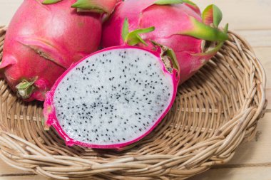 Dragon meyve sepeti üzerinde Kapat