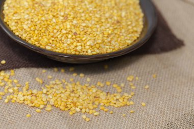 Tabaktaki mung fasulyelerini yakın.