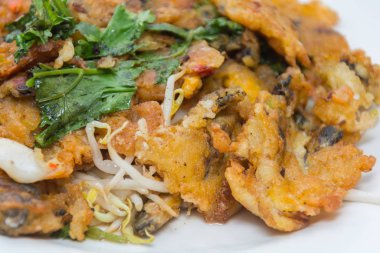 Yumurta hamurunda kızartılmış istiridyeler (Hoi Tod)