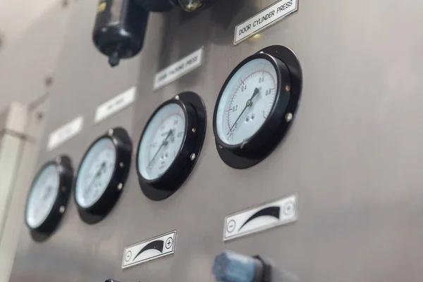 Skrzynka systemu kontroli ciśnienia w fabryce — Zdjęcie stockowe