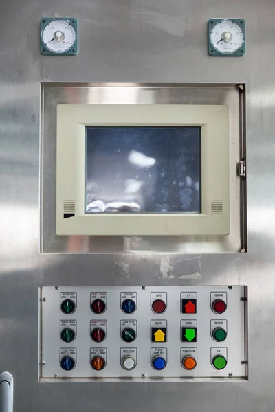 Skrzynka systemu sterowania maszyny w fabryce — Zdjęcie stockowe