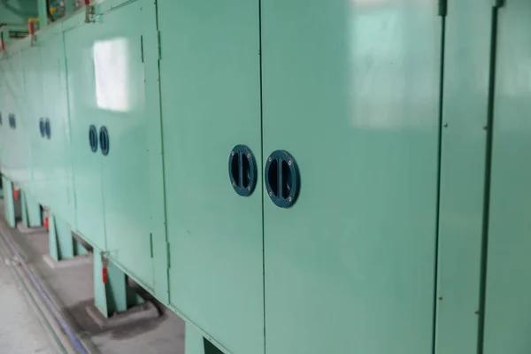 Stojak sterowniczy maszyny w fabryce — Zdjęcie stockowe
