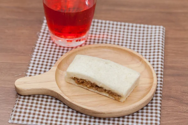 Sándwich de atún con jugo de granada de manzana —  Fotos de Stock