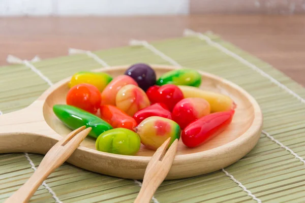 Kacang Mung Berbentuk Buah di Jelly, buah imitasi yang dapat dihapus atau K — Stok Foto
